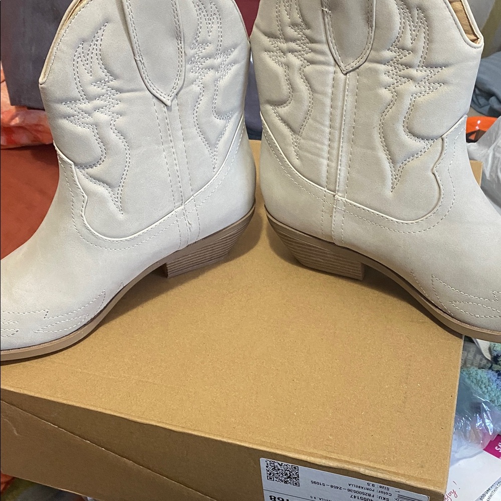 Cream Cowboy Style Ankle Boots w/Embroidery 
by Soda / Size 9 - NWT /  NWOB